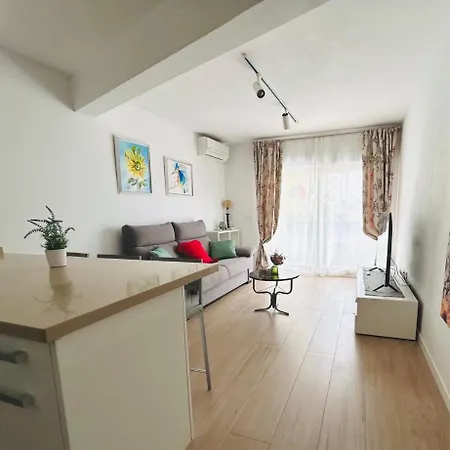Apartament Iris 5 Minutos De La Playa, Centro De Ciudad *